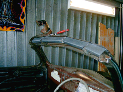 Close the frame of the windshield 