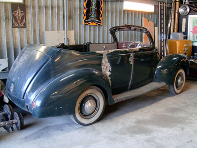 Go , I cut the roof and first welding for the rear doors 