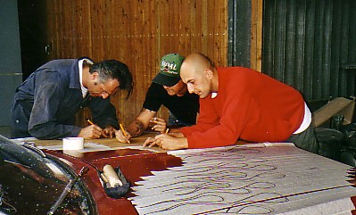 Peinture blanc nacré pour les flammes ainsi que le toit avec Kristophe et Fred 