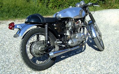  » Triumph  Bonneville  » 650 c.c. 1971 .